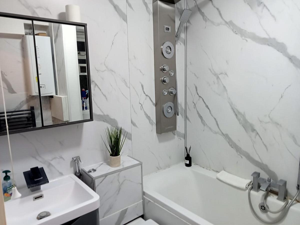 Studio Apartment In London, Bethnal Green Екстериор снимка
