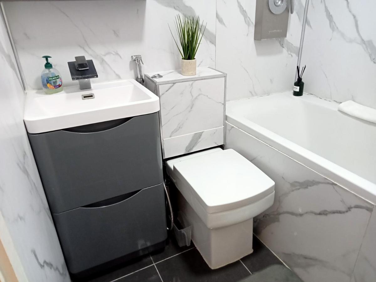 Studio Apartment In London, Bethnal Green Екстериор снимка