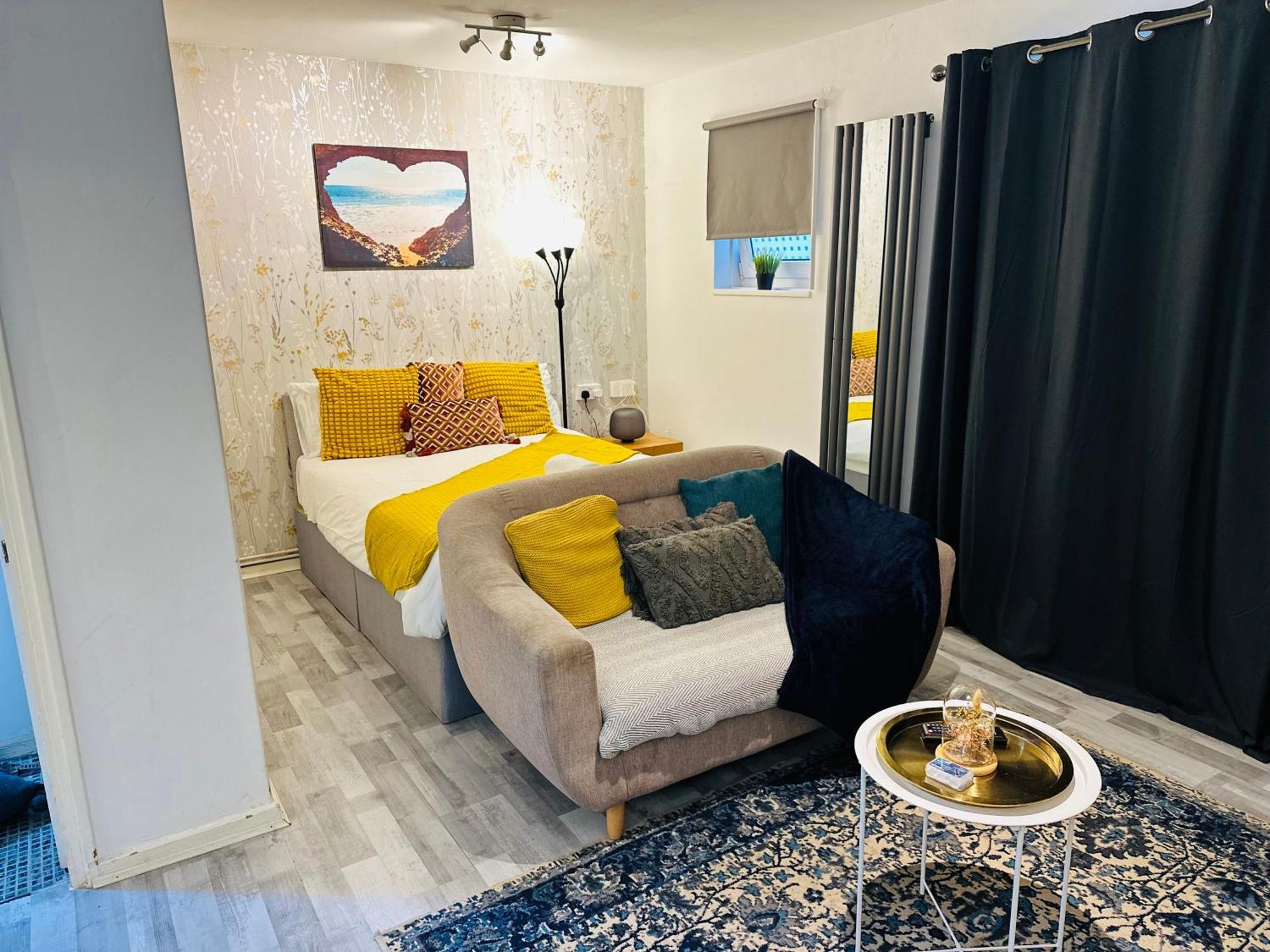 Studio Apartment In London, Bethnal Green Екстериор снимка
