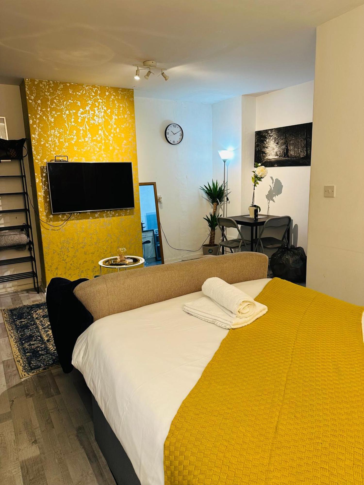 Studio Apartment In London, Bethnal Green Екстериор снимка
