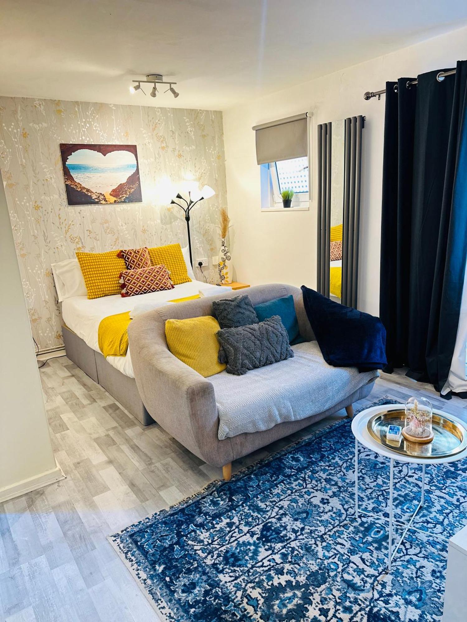 Studio Apartment In London, Bethnal Green Екстериор снимка