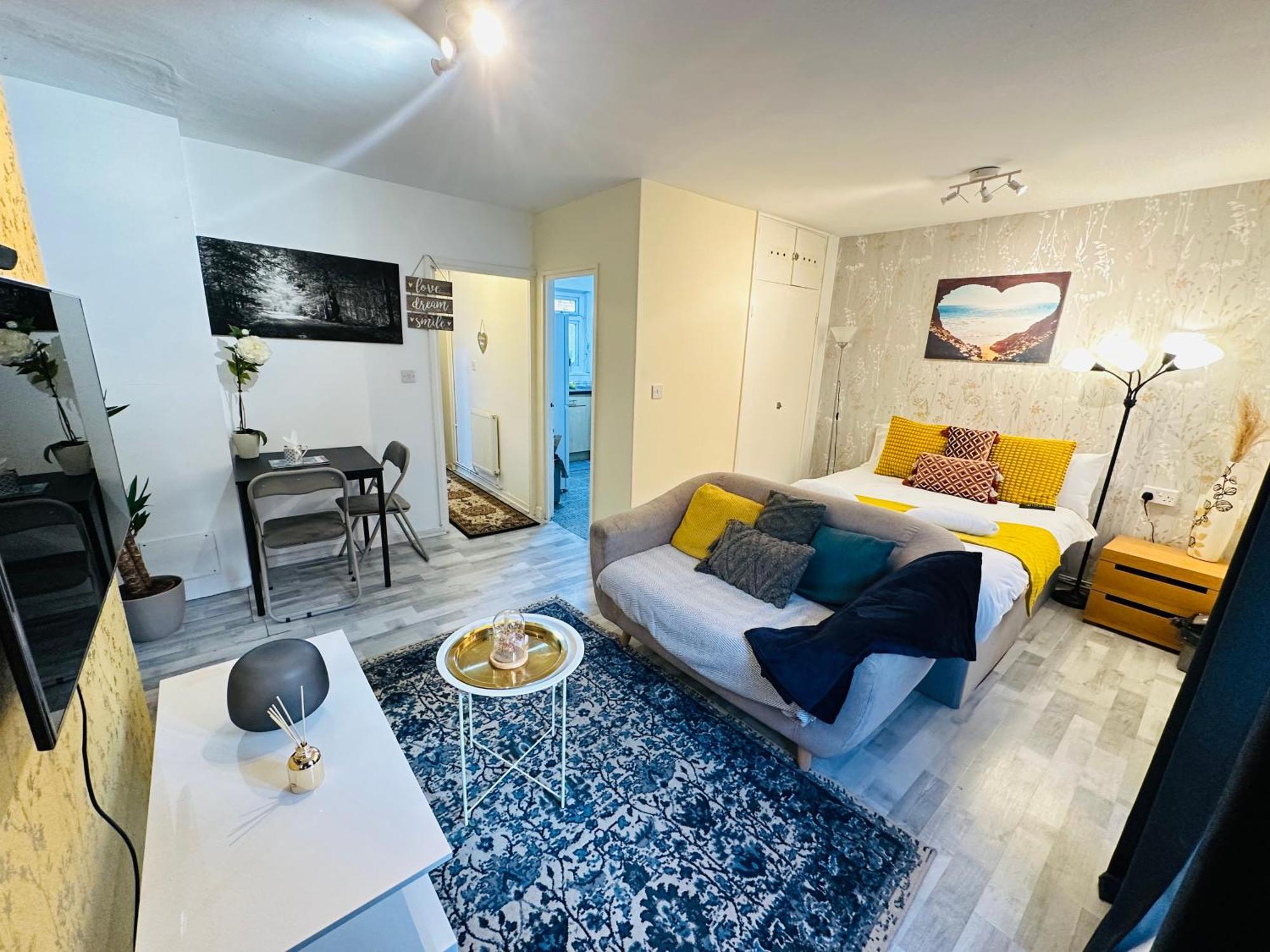 Studio Apartment In London, Bethnal Green Екстериор снимка