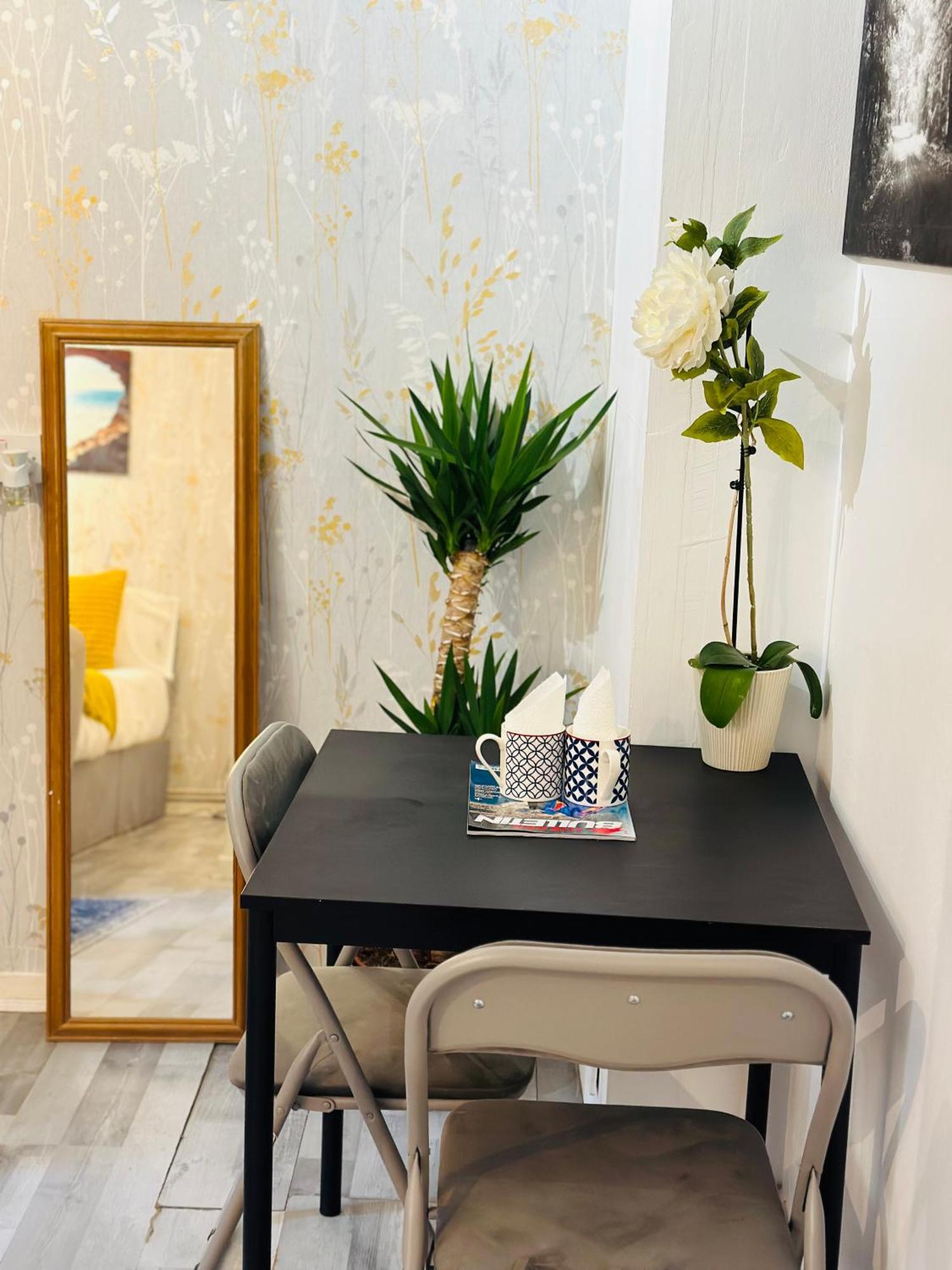 Studio Apartment In London, Bethnal Green Екстериор снимка