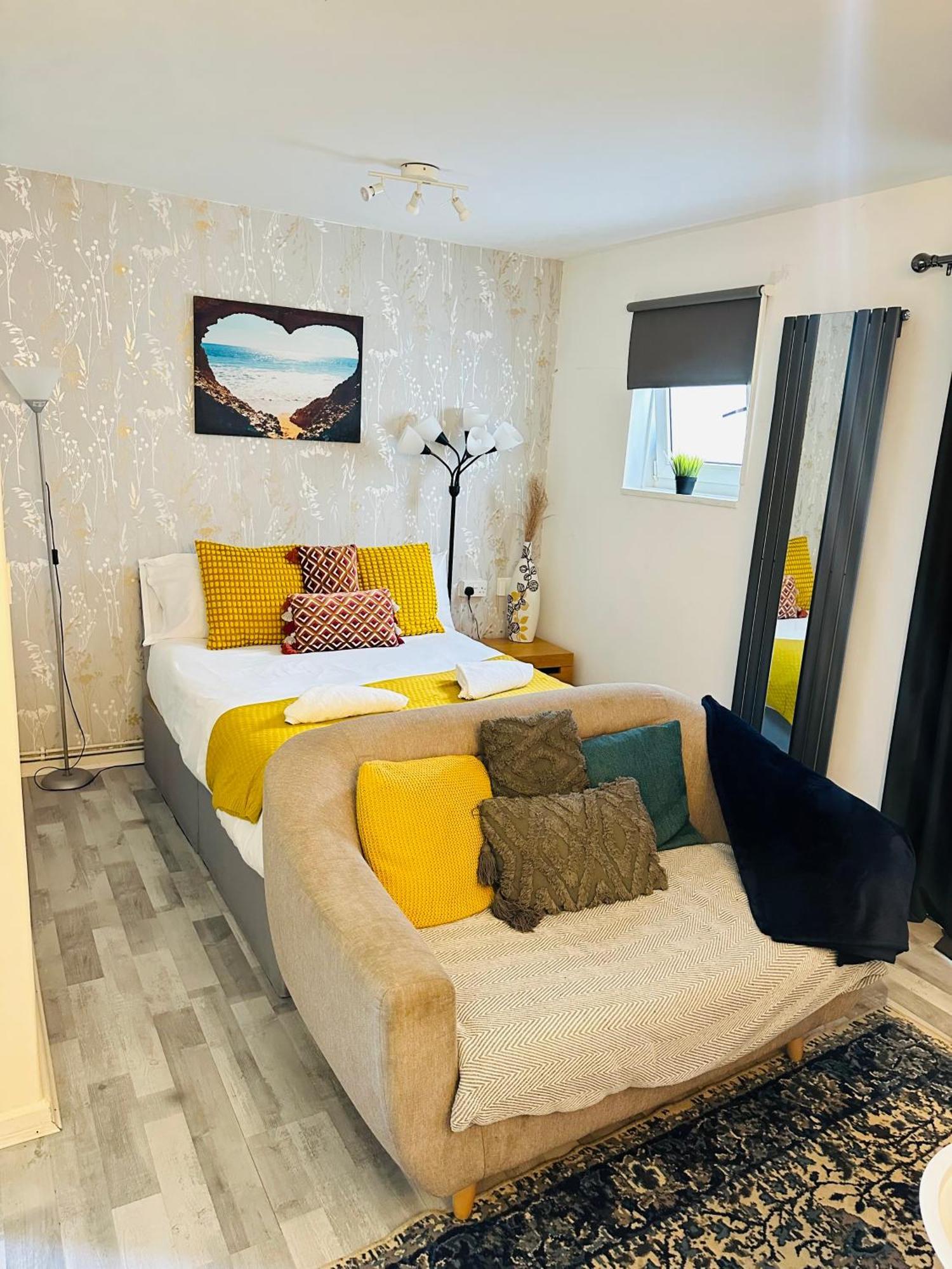 Studio Apartment In London, Bethnal Green Екстериор снимка